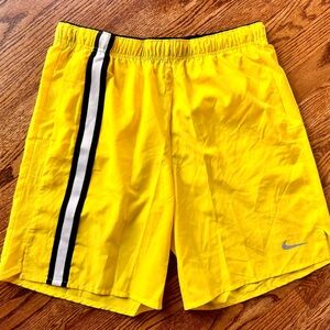 Nike Men’s Standard Fit 9” Shorts Yellow with Black/White Stipe – Size Large